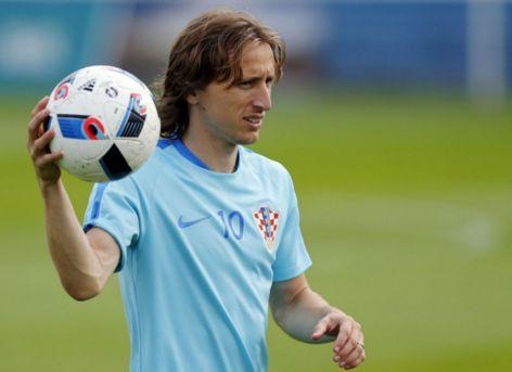 [NBA]库里伤退巴特勒三双 勇士险胜猛龙